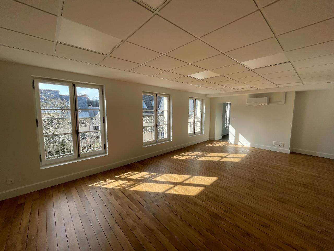 Bureau Tours 444m² Location bureau Tours Indre-et-Loire OLBUR2310745 0